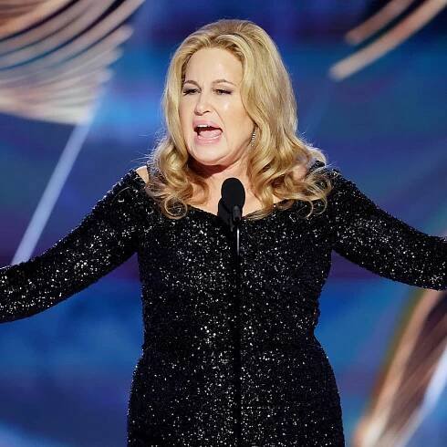 'The White Lotus' star Jennifer Coolidge's two chaotic speeches won the Golden Globes