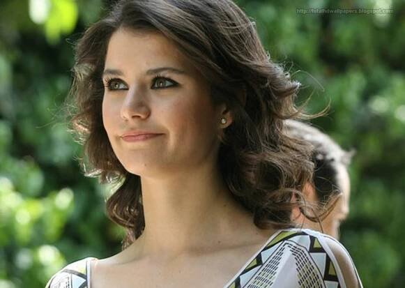 Beren Saat - Biography, Height & Life Story | Super Stars Bio