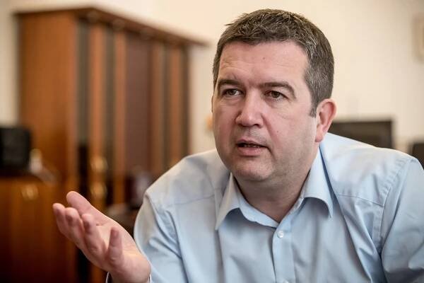ČSSD trvá na svém. Kandidátem na šéfa diplomacie je stále Poche