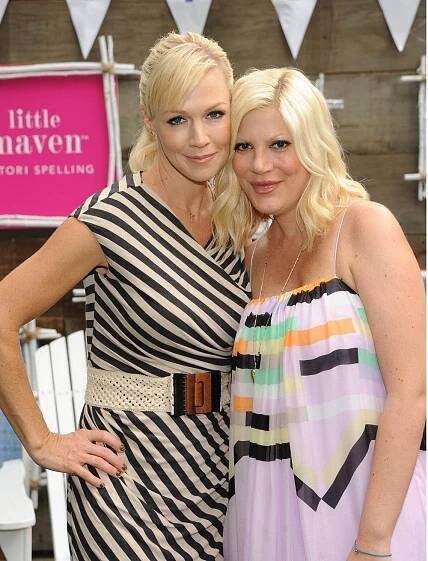 Tori Spelling a Jennie Garth z Beverly Hills 90210 si spolu znovu zahrají. Víme v čem