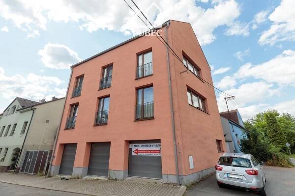 Stylový byt 3+kk s krbem, dvěma terasami a garáží Plzeň Na Roudné | Reality.iDNES.cz 