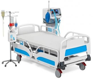 Jednotka intenzivní péče, JIP. Lékařský ventilátor, nastavitelná nemocniční postel a kapátko. 3D vykreslování — Stock obrázek