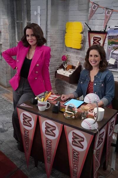 Megan Mullally, Vanessa Bayer - Will a Grace - The Grief Panda - Promo