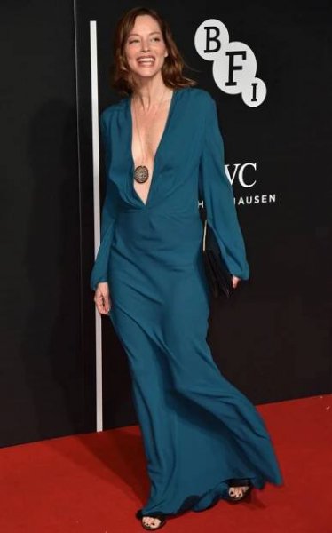 41 Sexiest Pictures Of Sienna Guillory | CBG