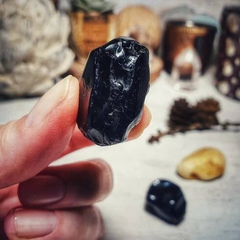 Obsidián | Originální keramika, krystaly, náramky z minerálních kamenů