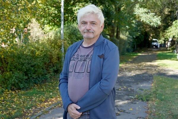 Herec a bavič Michal Suchánek se narodil 25. července 1965 v Jičíně.