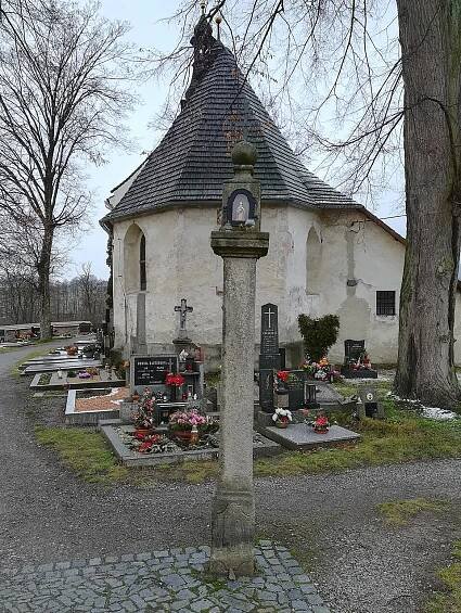 Soubor:Kostelec (okres Jihlava) - kostel svaté Kunhuty, boží muka obr01.jpg – Wikipedie