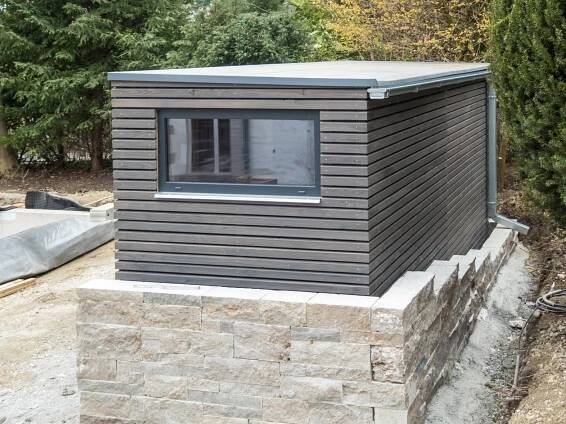 Šedý zahradní domek NATURliving - Realizace dřevostaveb | NATURLIVING®