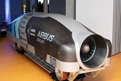 Stíhací závody hyperloopů nabírají obrátek