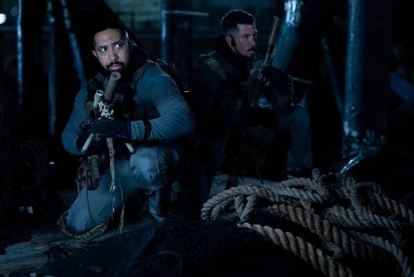 Tým SEAL - Ships in the Night - Z filmu - Neil Brown Jr., Beau Knapp