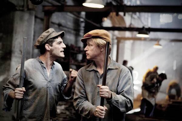 Manuel Dubra, Robert Gustafsson - Stoletý stařík, který vylezl z okna a zmizel - Z filmu