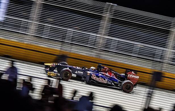 Soubor:Formula One Grand Prix Singapore 2013 - Toro Rosso–Ferrari STR8 3.jpg