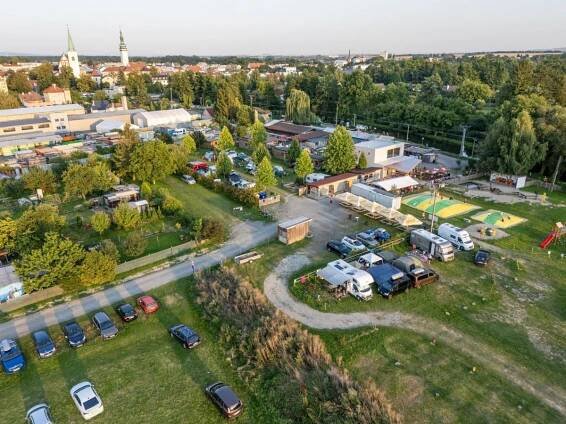 Kemp Litovel | Ubytování pro vodáky u řeky Moravy | IN-LIFE 