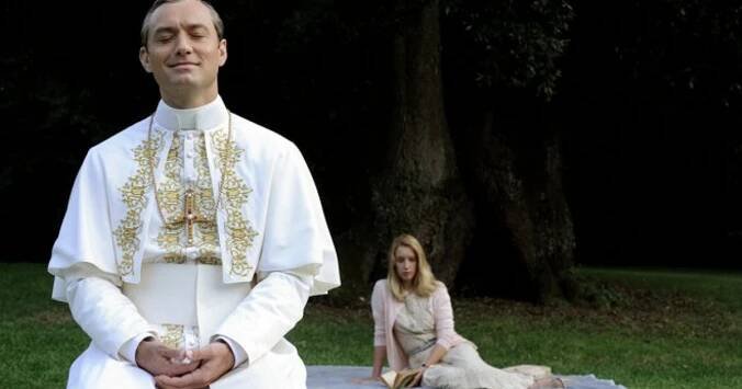 Kupčení s hlasy, kardinál s dělohou a papež v plavkách. Jaké filmy a seriály si pustit před začátkem konkláve