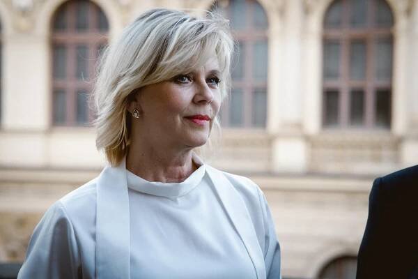 FOTO: První dáma Eva Pavlová všechny okouzlila. – stránka 832