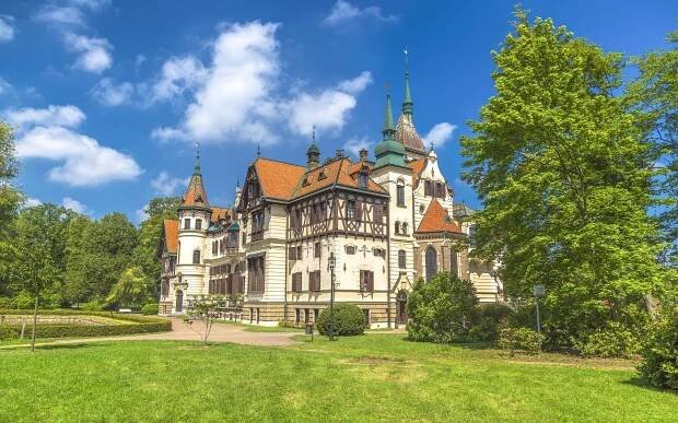 Zlín: Hotel Baťov *** u Baťova kanálu s polopenzí a vstupem do ZOO Lešná - 24travel.cz