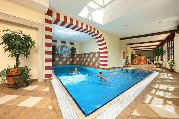 Hotel Růže a Hotel Old Inn v Českém Krumlově rozšiřují svůj tým o nové kolegy plné optimismu, aktivního přístupu a energie