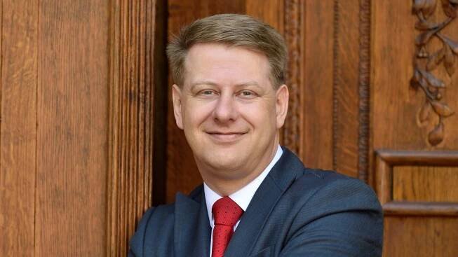 „Česká republika neví, kam kráčí. Podporovat dnes euro znamená, že jste téměř disident,“ říká ekonom Tomáš Prouza – faei.cz