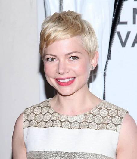 Dámy, nechte se inspirovat novým senzačním účesem Michelle Williams. Budete mít šmrnc!