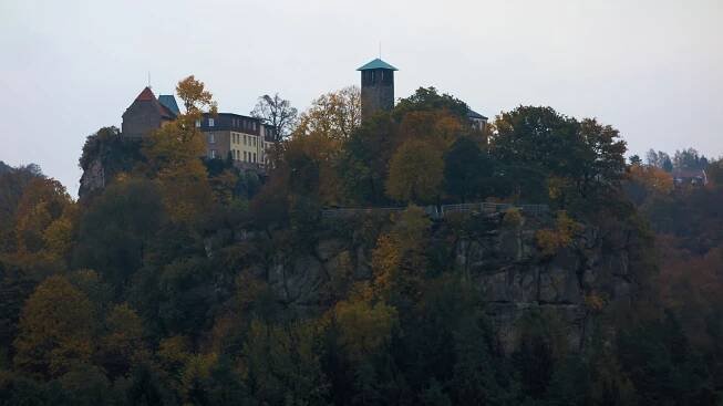 Malerweg – Blick auf die Burg Hohnstein vom Hockstein aus