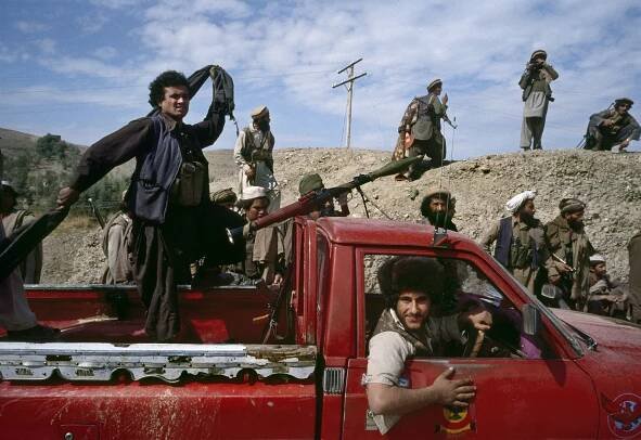  March 1989: Afghan mujahideen move toward the front line during the battle for Jalalabad, in eastern Afghanistan.     