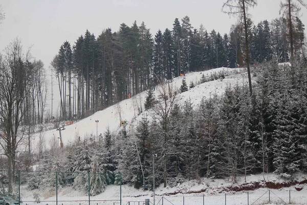 FOTO: Skiareál v Nové Pace chystá sezonu. V pondělí tady začnou zasněžovat