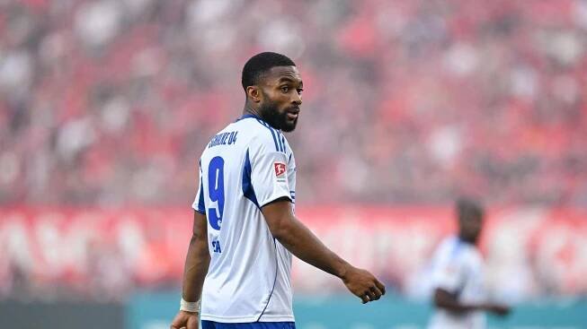 Moussa Sylla schaut ernst. 