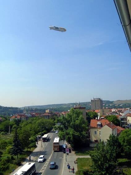 Soubor:Zeppelin, Praha-Branik (2018) 03.jpg – Wikipedie