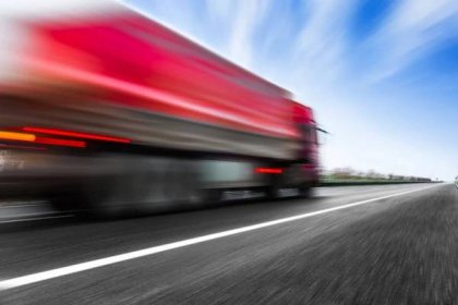 První inteligentní přívěs na světě poskytuje kamioňákům maximální bezpečnost. Už žádné vloupání, systém je revoluční (VIDEO)