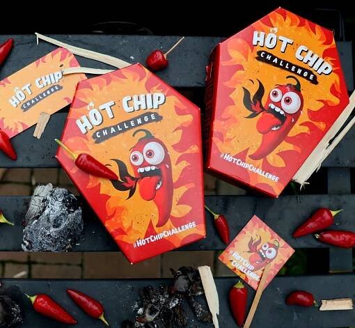 Hot chip challenge - Sníme nejpálivější chips na světě! | Food Trip Duo