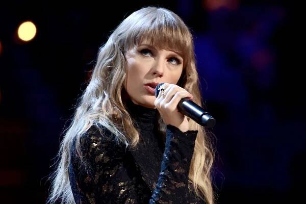 Taylor Swift Wears Red Lip and Blunt Bangs on the Eve of the "Red" Rerelease — See Photos