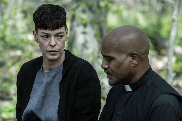 Pollyanna McIntosh as Jadis, Seth Gilliam as Father Gabriel Stokes on 'The Walking Dead: The Ones Who Live'