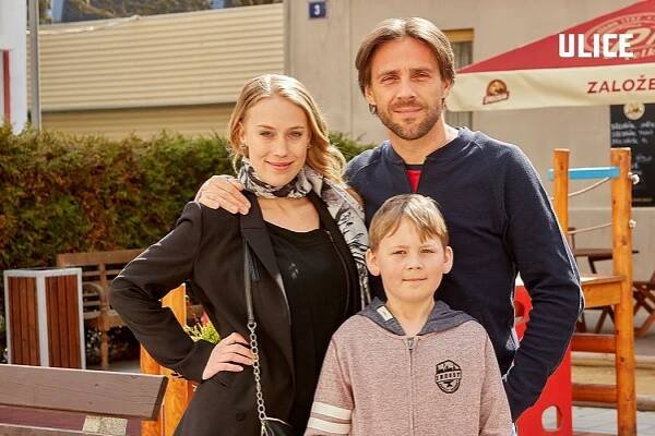 Jakub se na place kromě herečky Anety Krejčíkové jeden čas potkával také s Romanem Vojtkem.