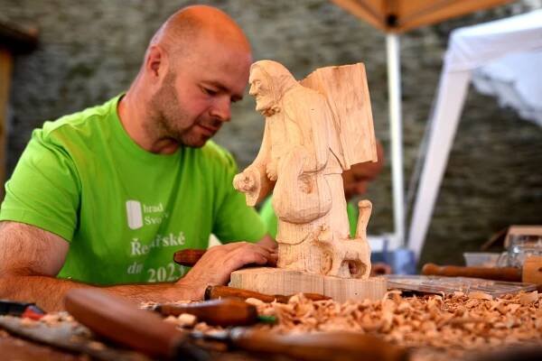 Řezbáři oživí Bajaju i Sněhurku. Pohyblivé obrazy jsou raritou Svojanova