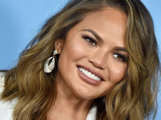Chrissy Teigen Begged Dr. Pimple Popper for Help With a Stubborn Chin Zit
