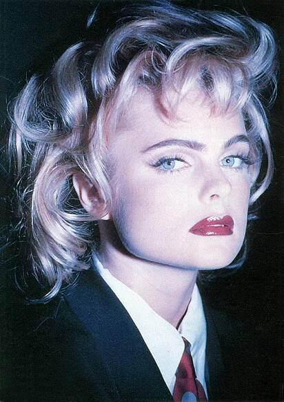 Erika Eleniak fotka