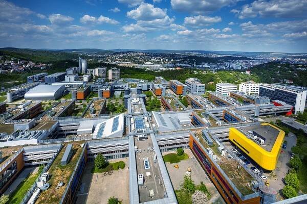 Soubor:Masaryk University Campus Brno.jpg – Wikipedie