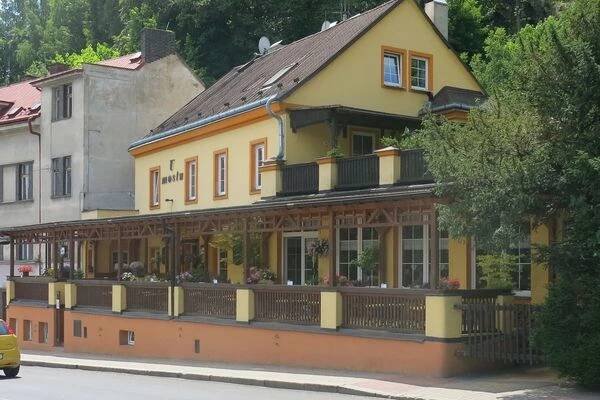 Restaurace U mostu foto 1