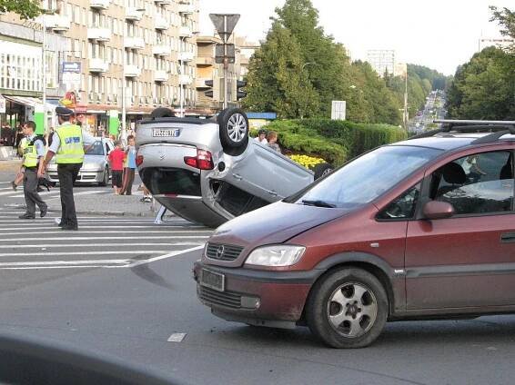 Porucha semaforů mate řidiče, kteří bourají