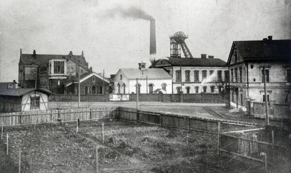 Pohled na Důl Hlubina od dnešní Pohraniční ulice (cca 1900-1910)