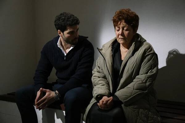 Akın Akınözü, Tilbe Saran - Yaban Çiçekleri - Episode 1 - Z filmu