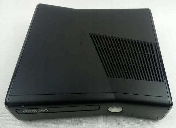 KONZOLE PRO CELOU RODINU XBOX 360 S 320GB PADY HRY NA POHYBOVÝ KINECT Hloubka výrobku 19 cm