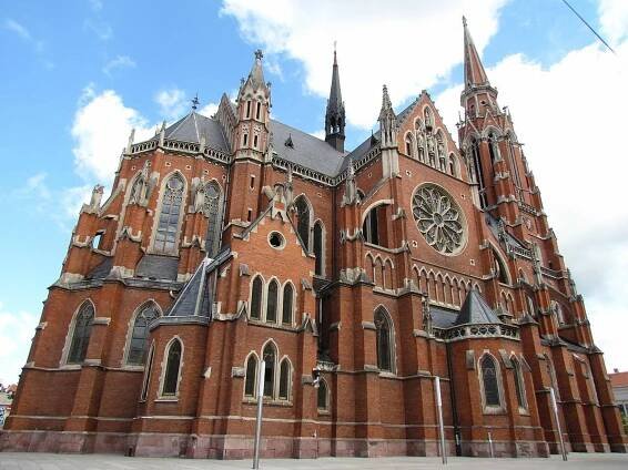 Soubor:Kontkatedrala Osijek 2012.jpg – Wikipedie