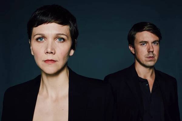 Maggie Gyllenhaal and Andrew Buchan in The Honourable Woman (2014)