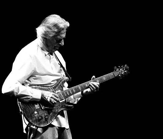 Kytarový král John McLaughlin vystoupil ve Foru Karlín