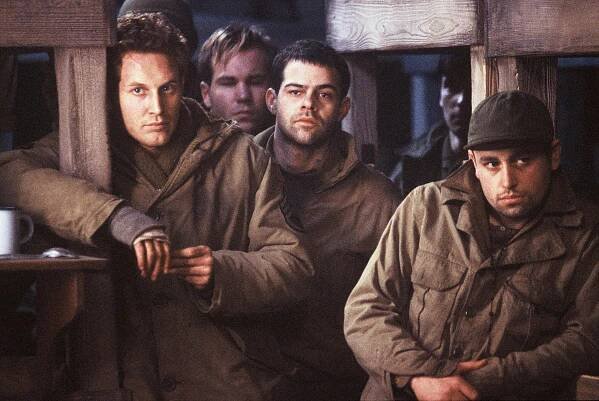 Rory Cochrane and Cole Hauser in Hartova válka (2002)