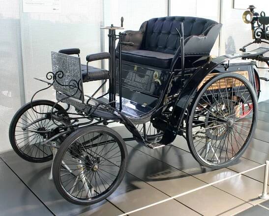 Daimler, autor prvního čtyřkolového automobilu