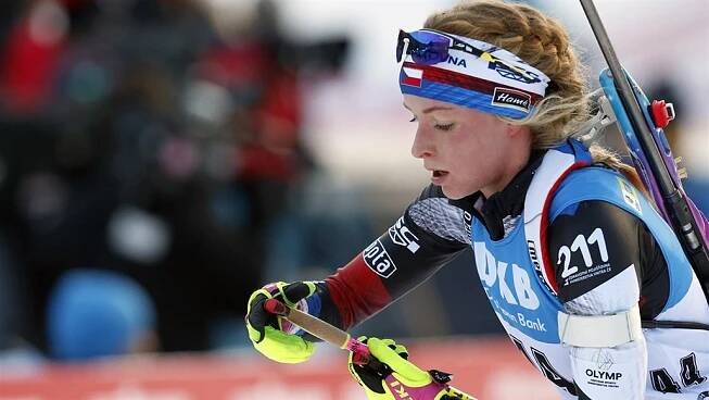 Markéta Davidová odjíždí ze střelnice v závodě na 7,5 km v Pokljuce.