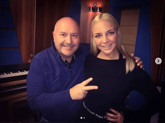 Michal David spolupracoval rovněž se zpěvačkou Markétou Konvičkovou. 