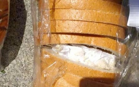 Galerie: Muž si do chleba schoval 50 gramů pervitinu. Hrozí mu až 10 let - Galerie - Echo24.cz
